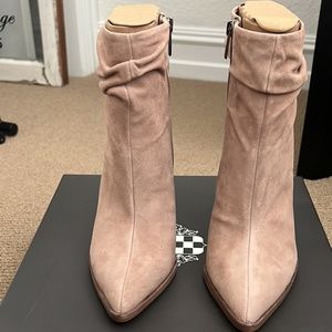 Vince Camuto Presindal Suede Bootie 37